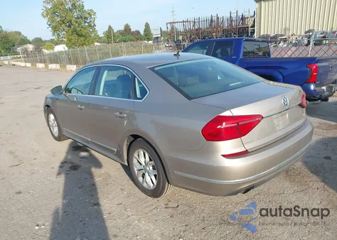2016 Volkswagen Passat 1.8T S z USA, uszkodzony, nr VIN 1VWAT7A39GC054951